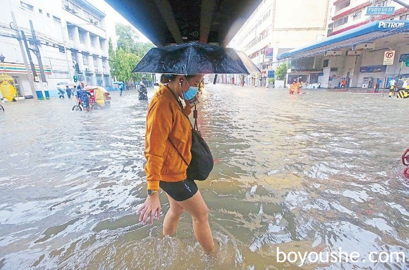 台风“烟花”离开菲责任区 菲持续降雨或引发山洪和山体滑坡