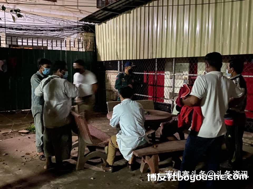 乐极生悲 ！柬男子玩闹偷窥男同事洗澡，不幸触电身亡