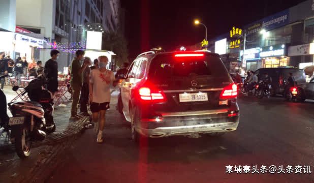 中国男子从夜店出来被抢了1万美元